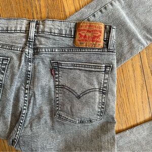 Men’s grey Levi jeans